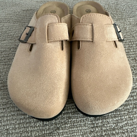 Light Tan Clogs Women Size 37 Brand New - Picture 2 of 4